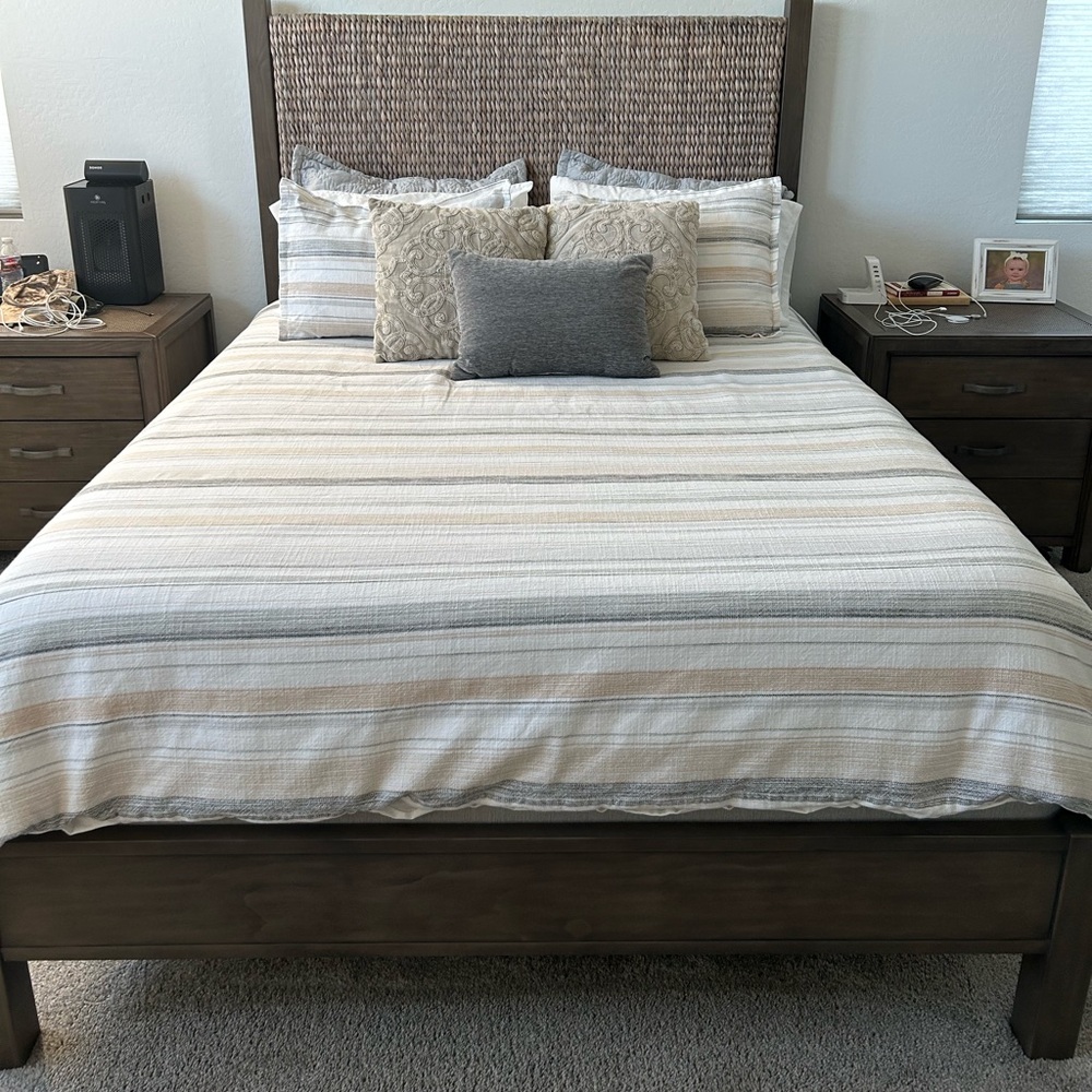 Pottery Barn Queen Duvet and Shams